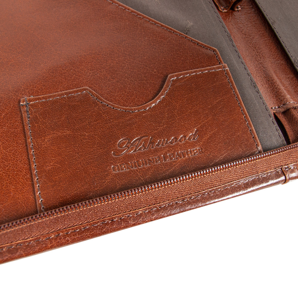 Світло-коричнева шкіряна папка під документи Ashwood A4 ZIP Chestnut