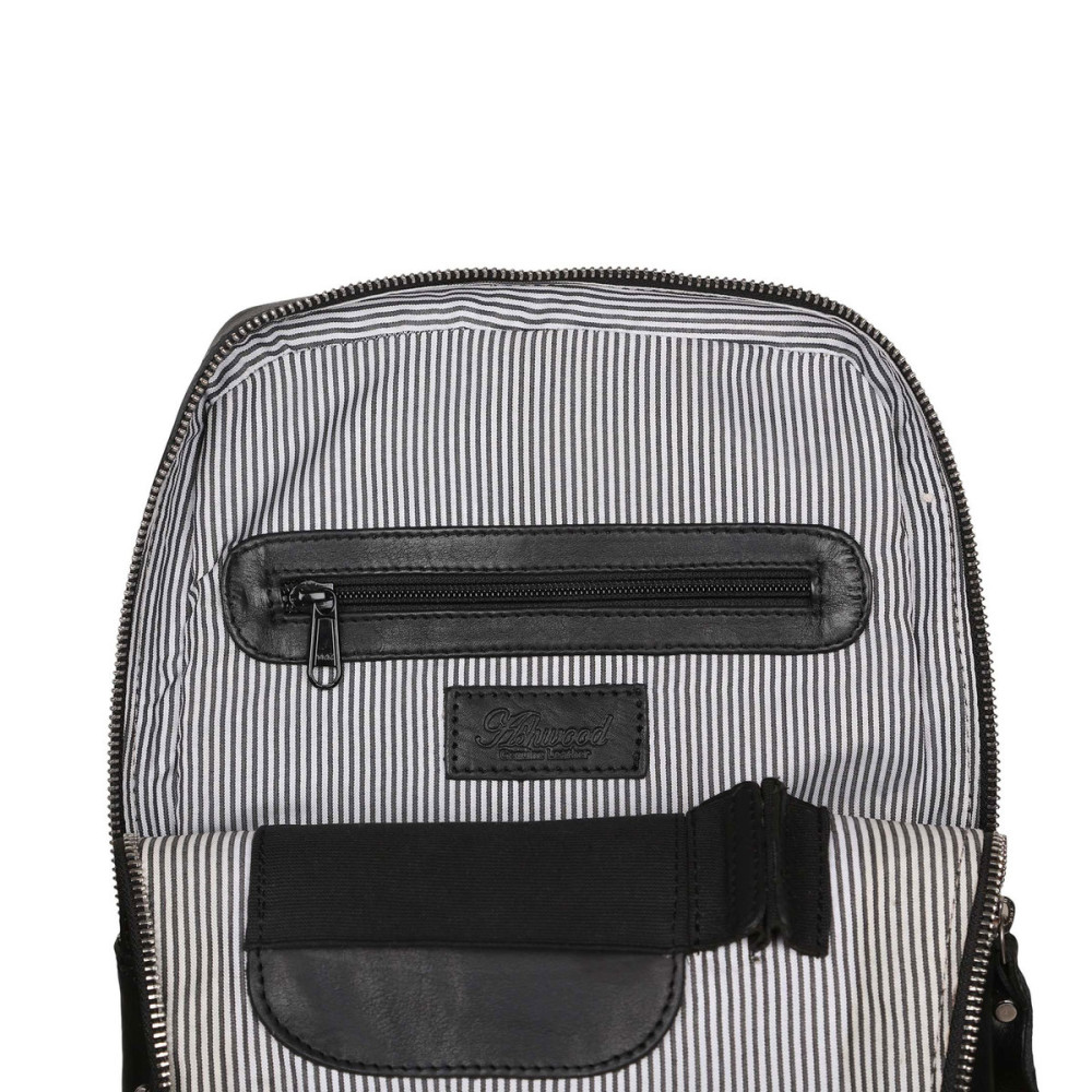 Рюкзак на одне плече чорного кольору Ashwood Leather Slingo Black