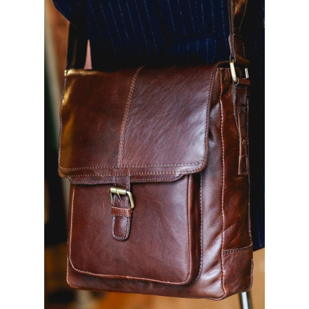 Коричнева шкіряна сумка через плече формату A4 Ashwood G32 Brandy